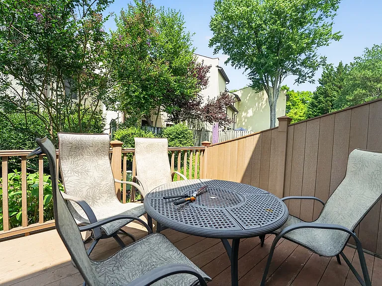 5607 Vantage Point Rd — Photo 2