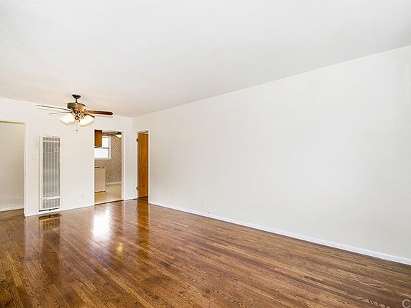 4th image of 10413 Renoa Ave