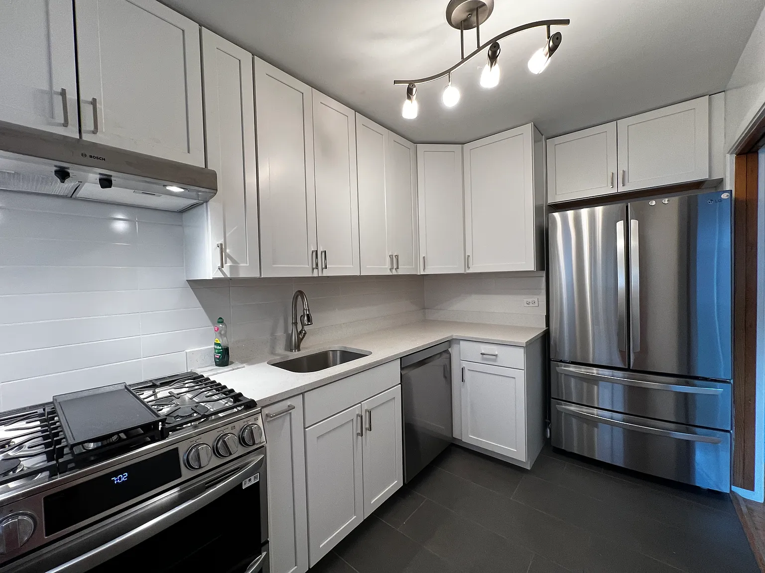2 bed, 1400 sqft, $2,000 — Photo 2