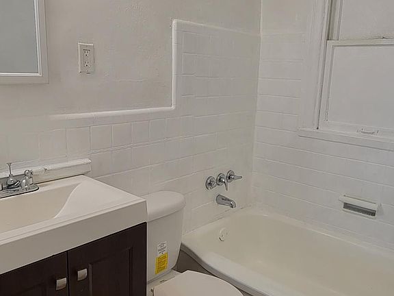 4th image of 3001 Kemp Dr