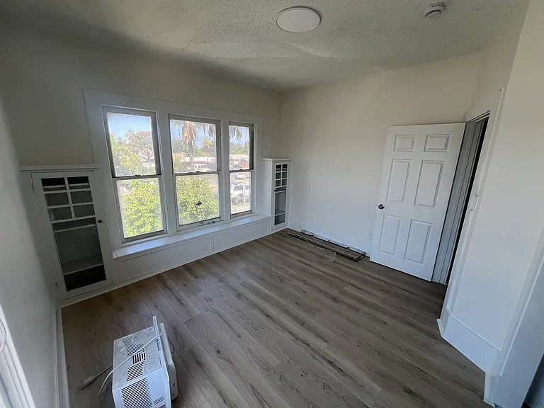 928 N Orange St #1/2 — Photo 23