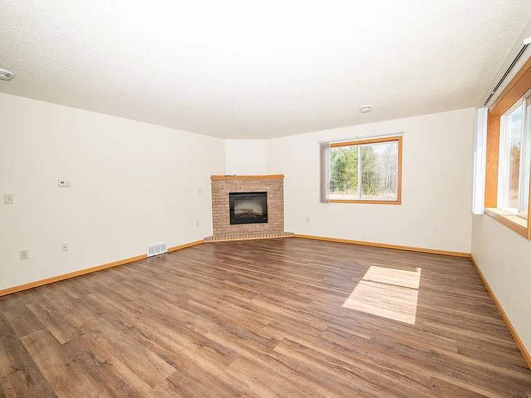 1338 Mark Ave — Photo 5
