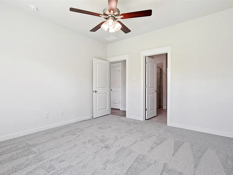 623 Russell Dr — Photo 12