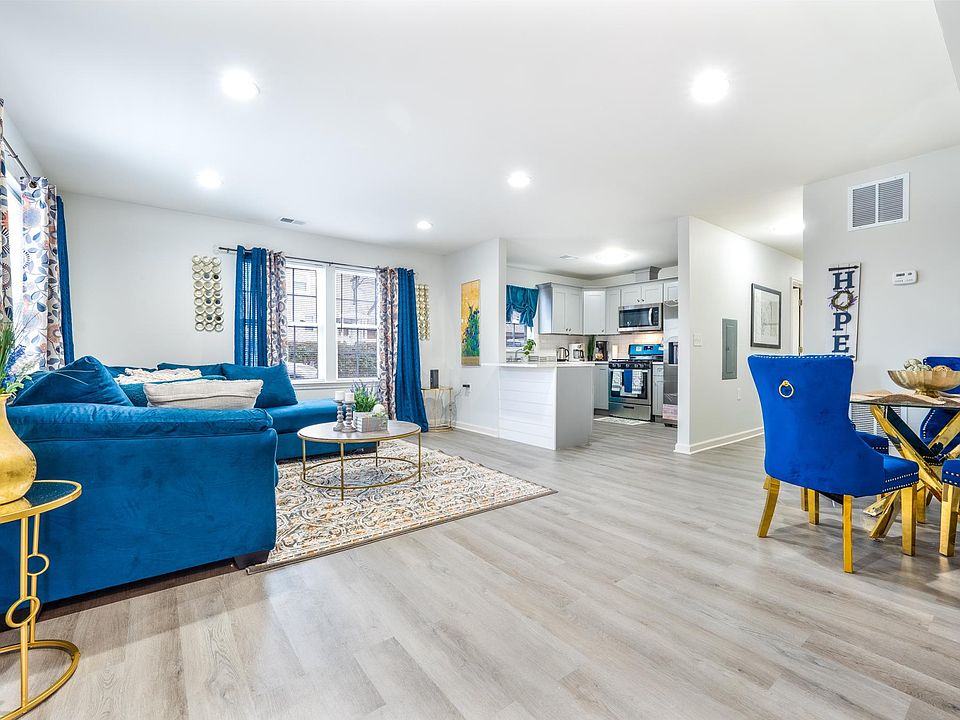 1st image of 8 Reservoir Ave