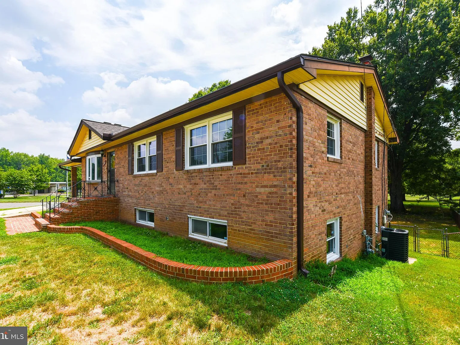 5 bed, 3.0 bath, 1344 sqft, $3,100 — Photo 4