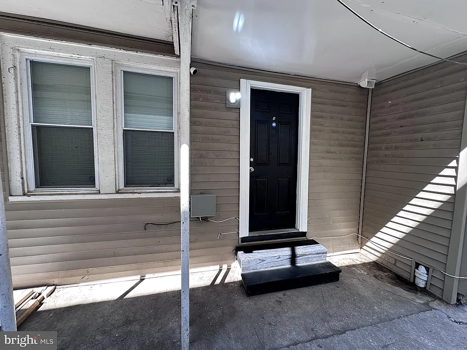 32 S Governors Ave #C