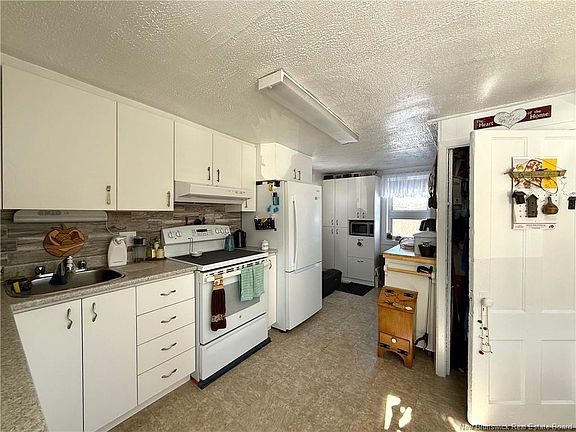 2nd image of 876 Martin Rd