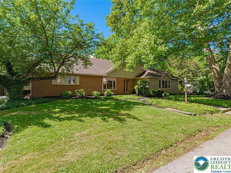 3608 S Highland St — Photo 2