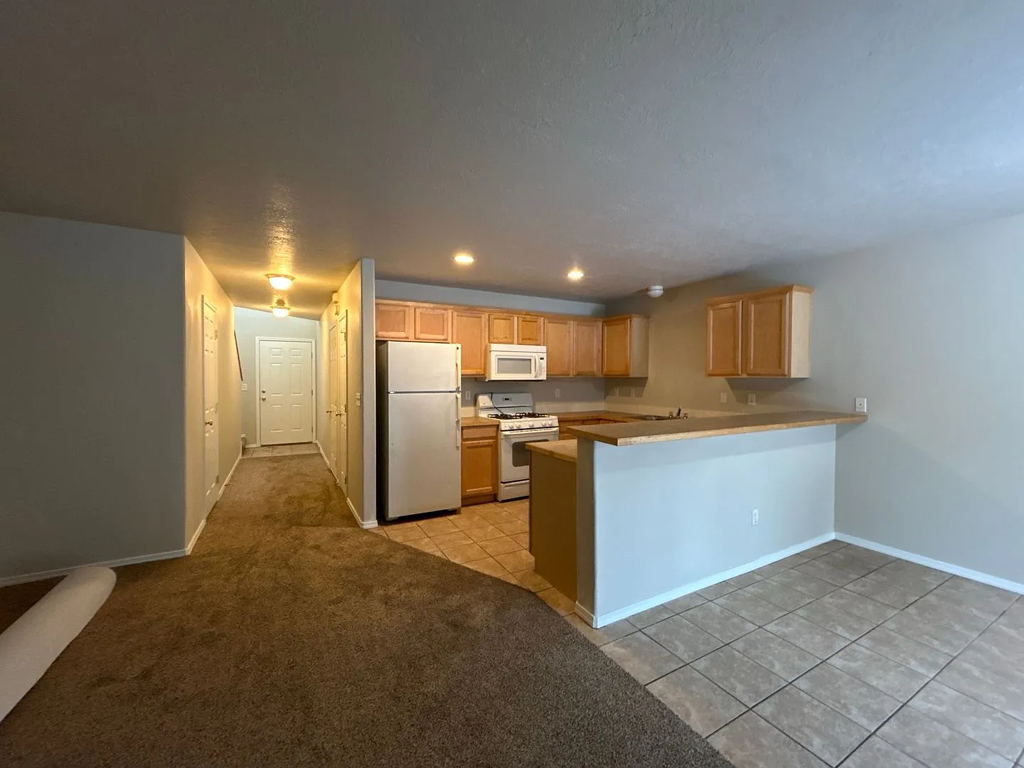 Newly Remodeled 2 Bedroom/ 2.5 Bathroom with Office in SW Redmond — Photo 4