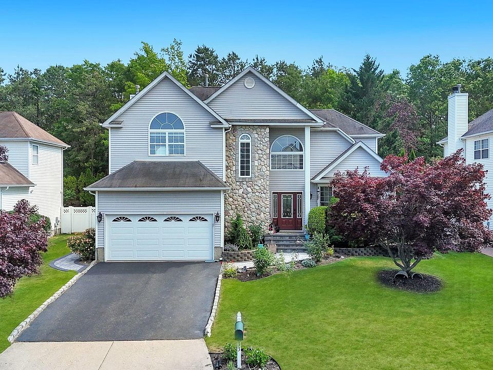 1st image of 33 Peachtree Court