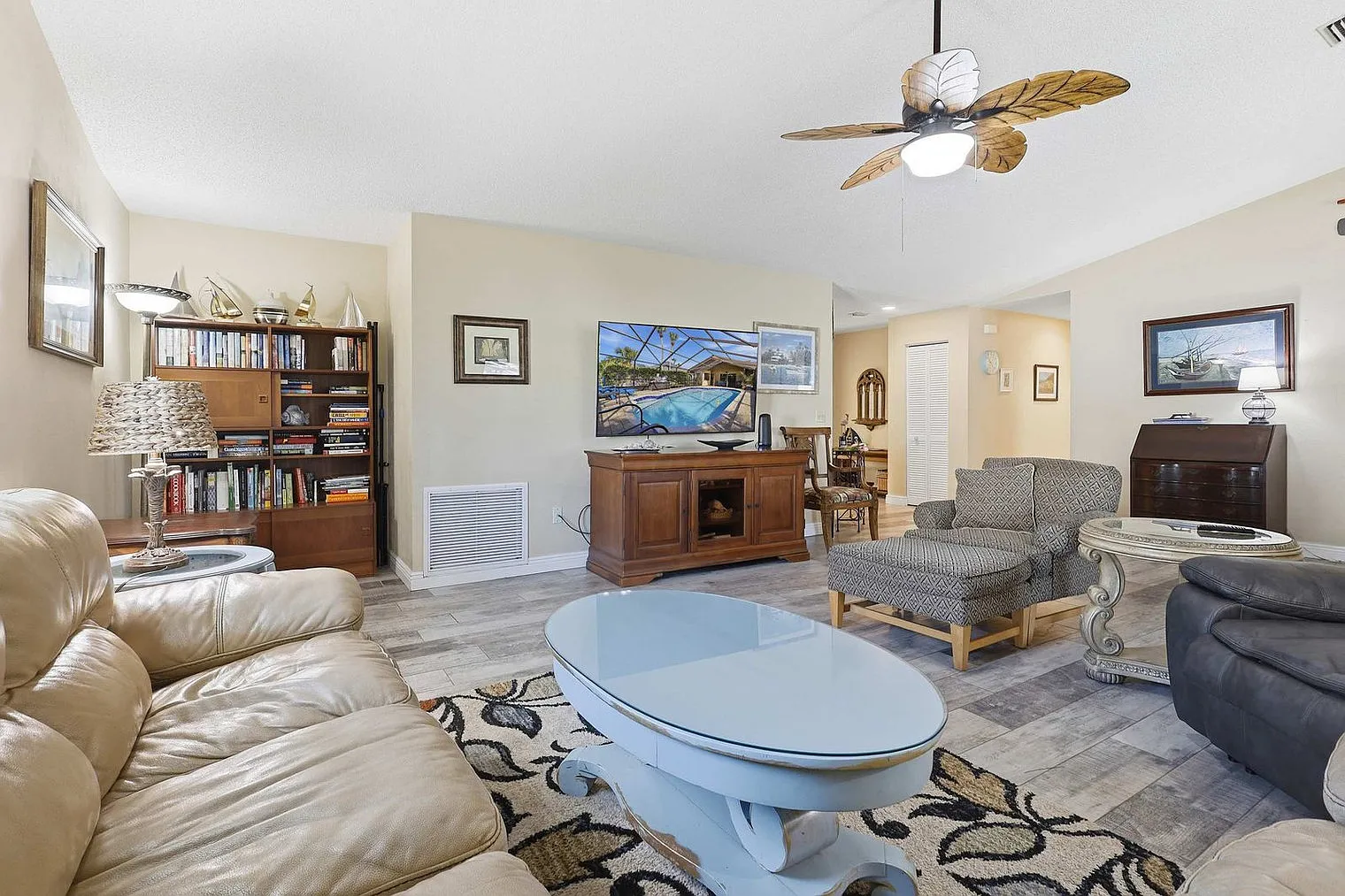 3 bed, 2.0 bath, 2098 sqft, $4,536 — Photo 3