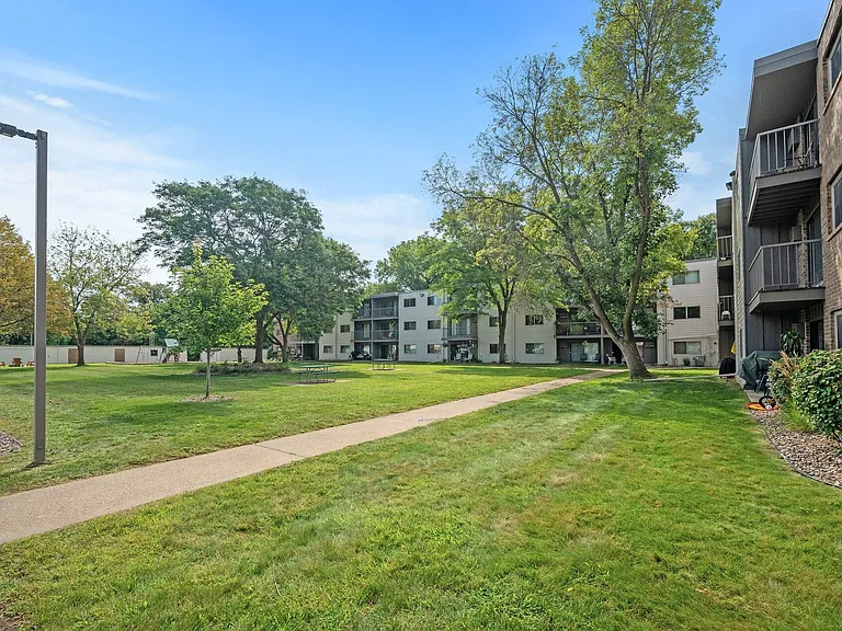 Eastgate Apartments — Photo 54