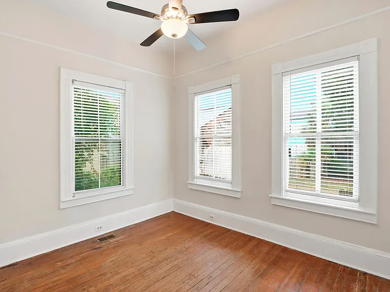 216 E Henry St #A — Photo 14