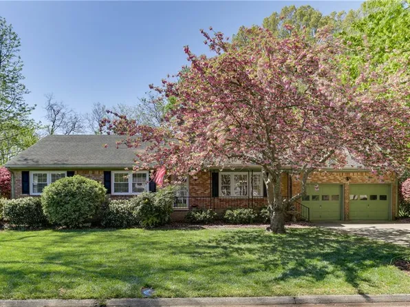 3525 Kings Lake Dr, Virginia Beach, VA 23452