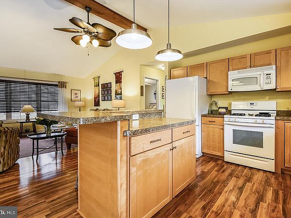 3rd image of 227 Evans Ave