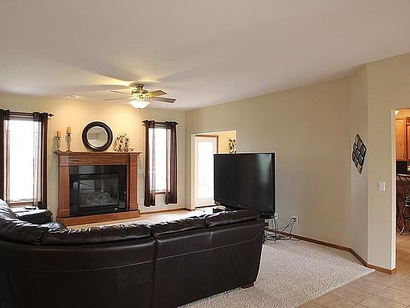 Spacious Great Room w/Gas Fireplace