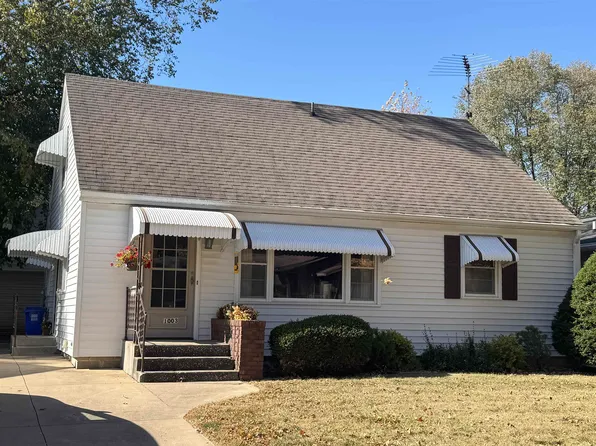 1003 Cedar St, Charles City, IA 50616