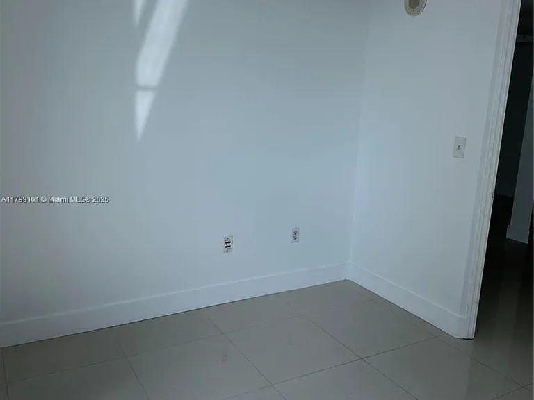 9201 Collins Ave #524 — Photo 16