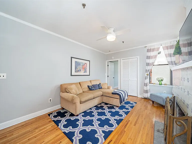 132 Madison St #2R — Photo 4