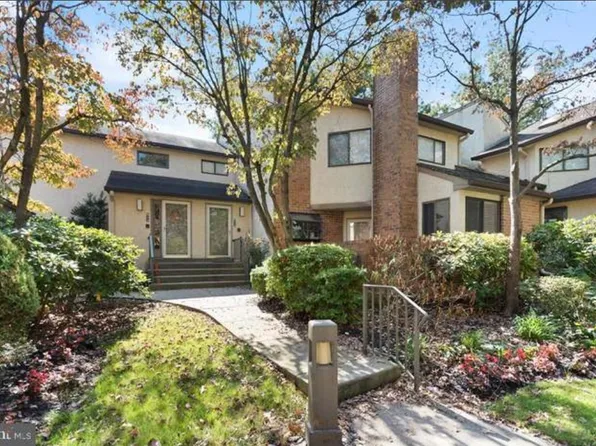 613 Augusta Cir, Mount Laurel, NJ 08054