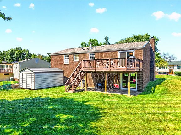 4th image of 2018 Pembrook Dr