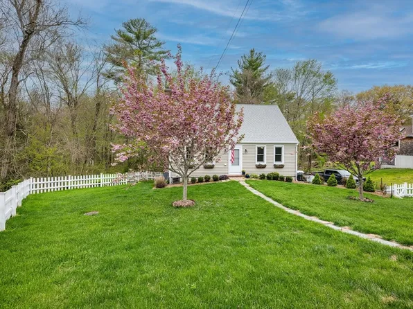 6 Michelle Ln, Mattapoisett, MA 02739