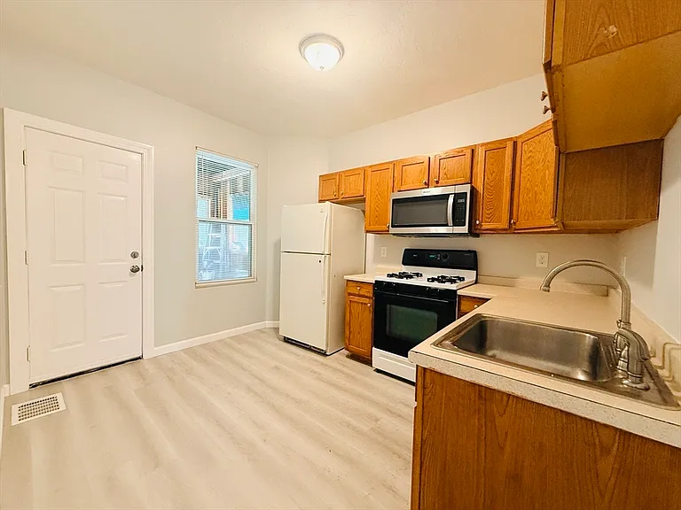 93 Zeigler St #2 — Photo 6