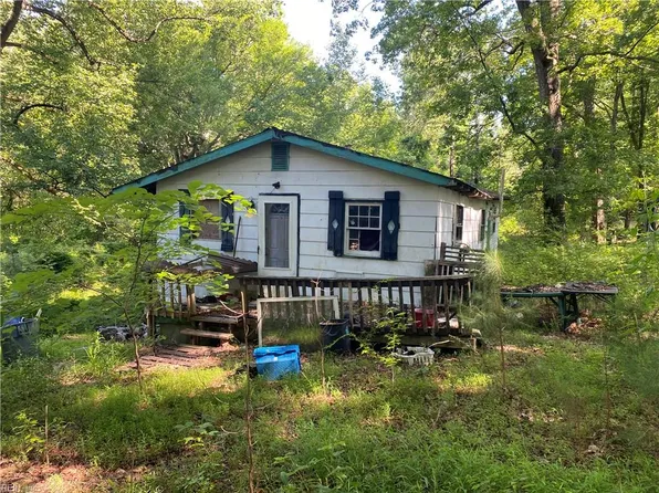 649 Poplar Lawn Rd, Blackstone, VA 23824