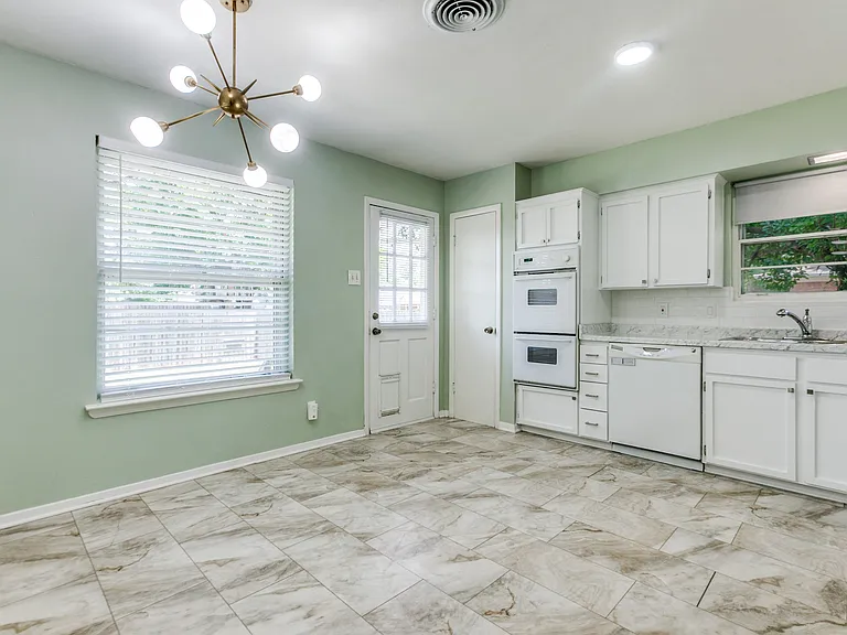 406 Vernet St — Photo 8