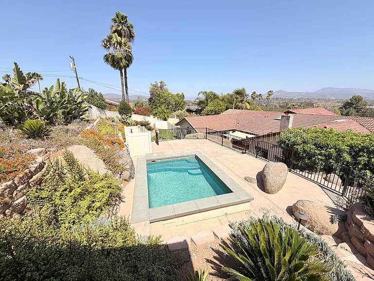 410 Mira Loma Ln — Photo 15
