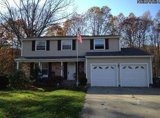 1278 Woodledge Dr, Mineral Ridge, OH