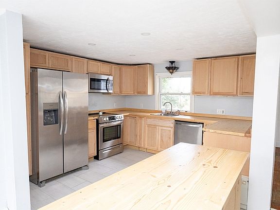 3rd image of 958 Centre St