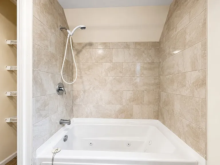 8 Pebble Ln — Photo 27