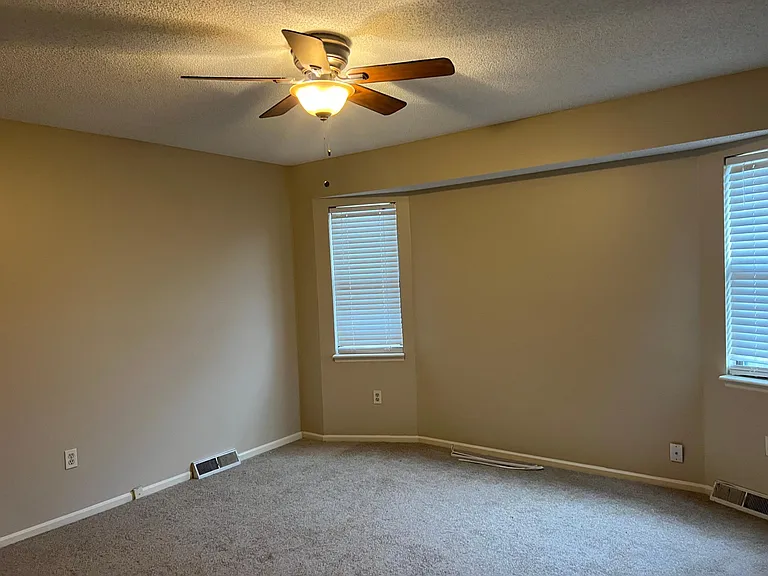 104 SE Flagstone Dr — Photo 5