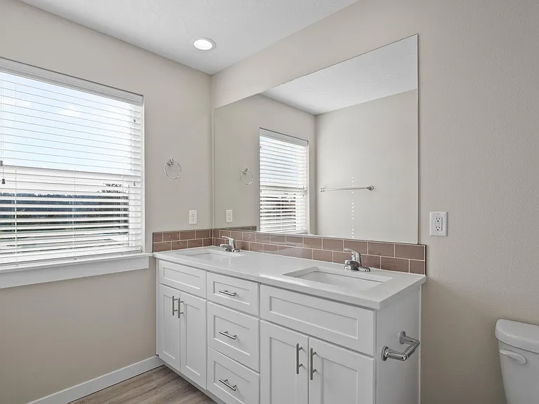 1648 S Cochran St — Photo 12