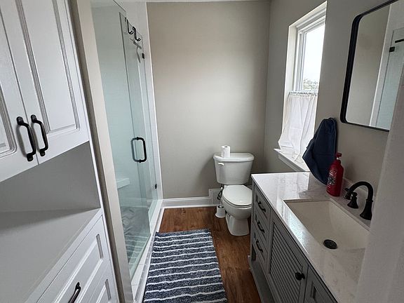 4th image of 272 Riverside Dr