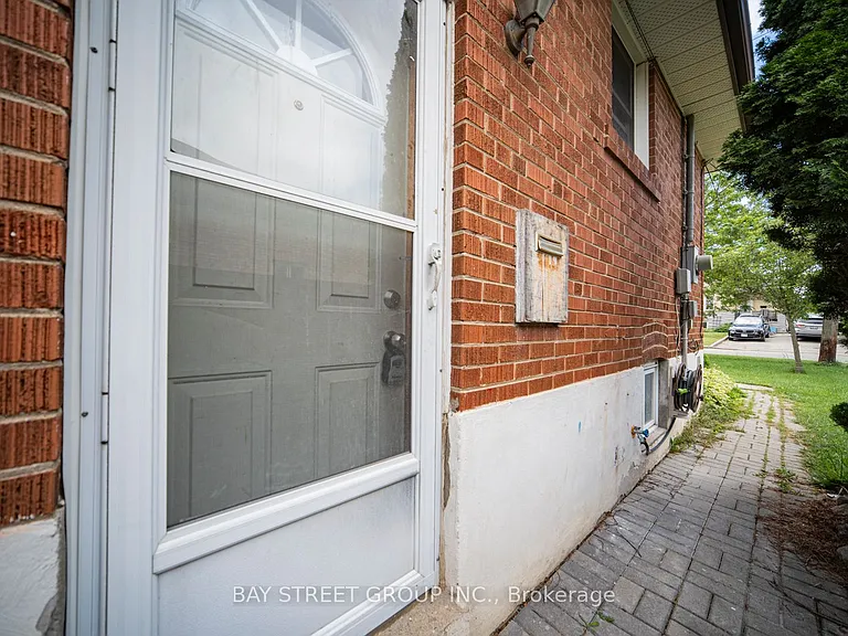 538 Queens Dr #BASEMENT — Photo 3