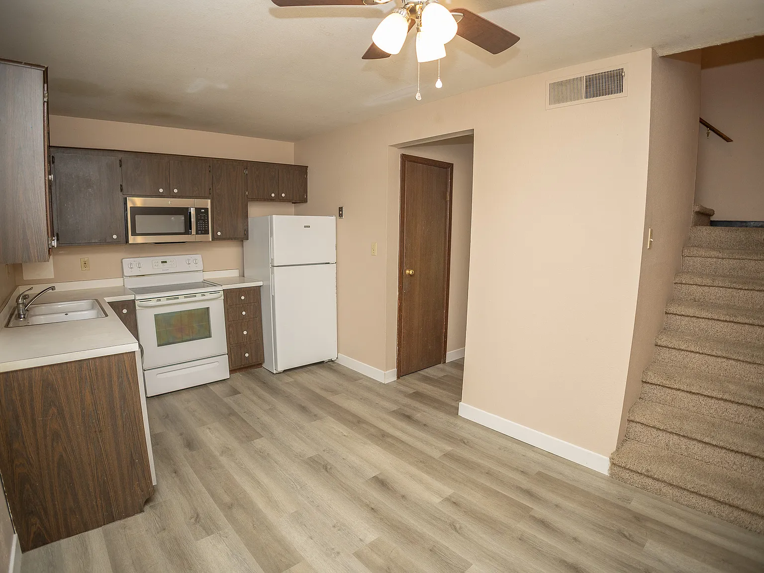 907 East Cedar Way - A — Photo 3
