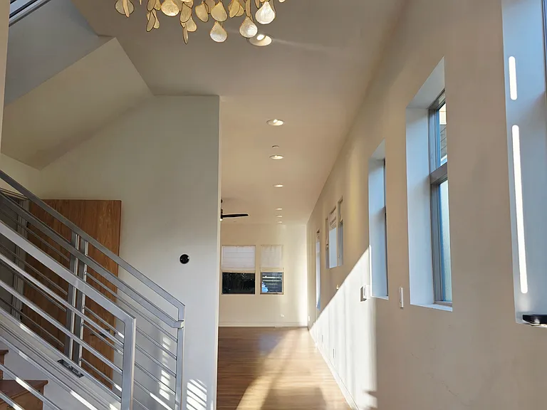 2830 Myrtle St — Photo 11