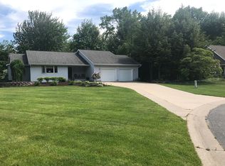 17242 Quail Creek Dr, Spring Lake, MI 49456