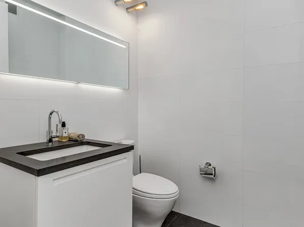 151 East 58th Street image 17 of 25