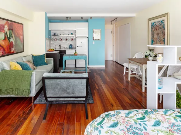 105 West 13th Street image 2 of 10