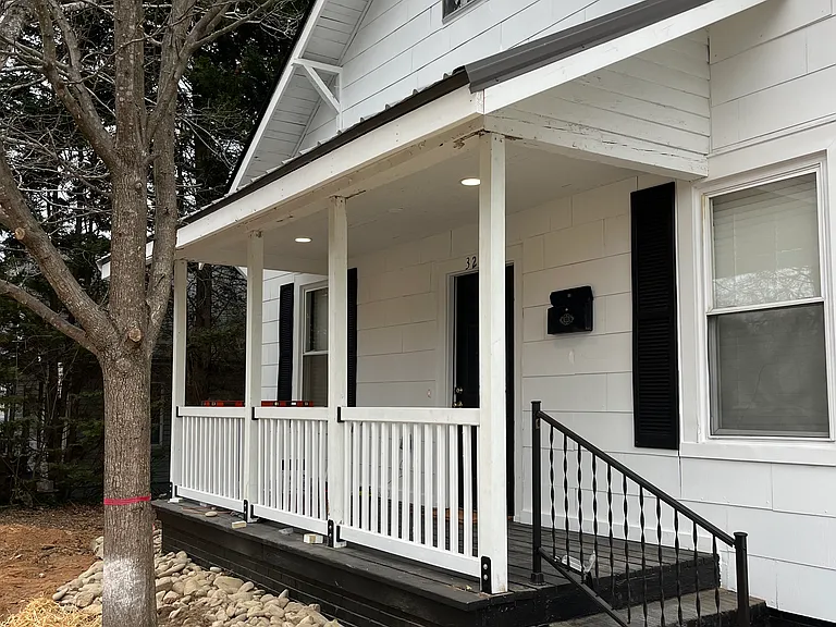 323 Caldwell Ave — Photo 2