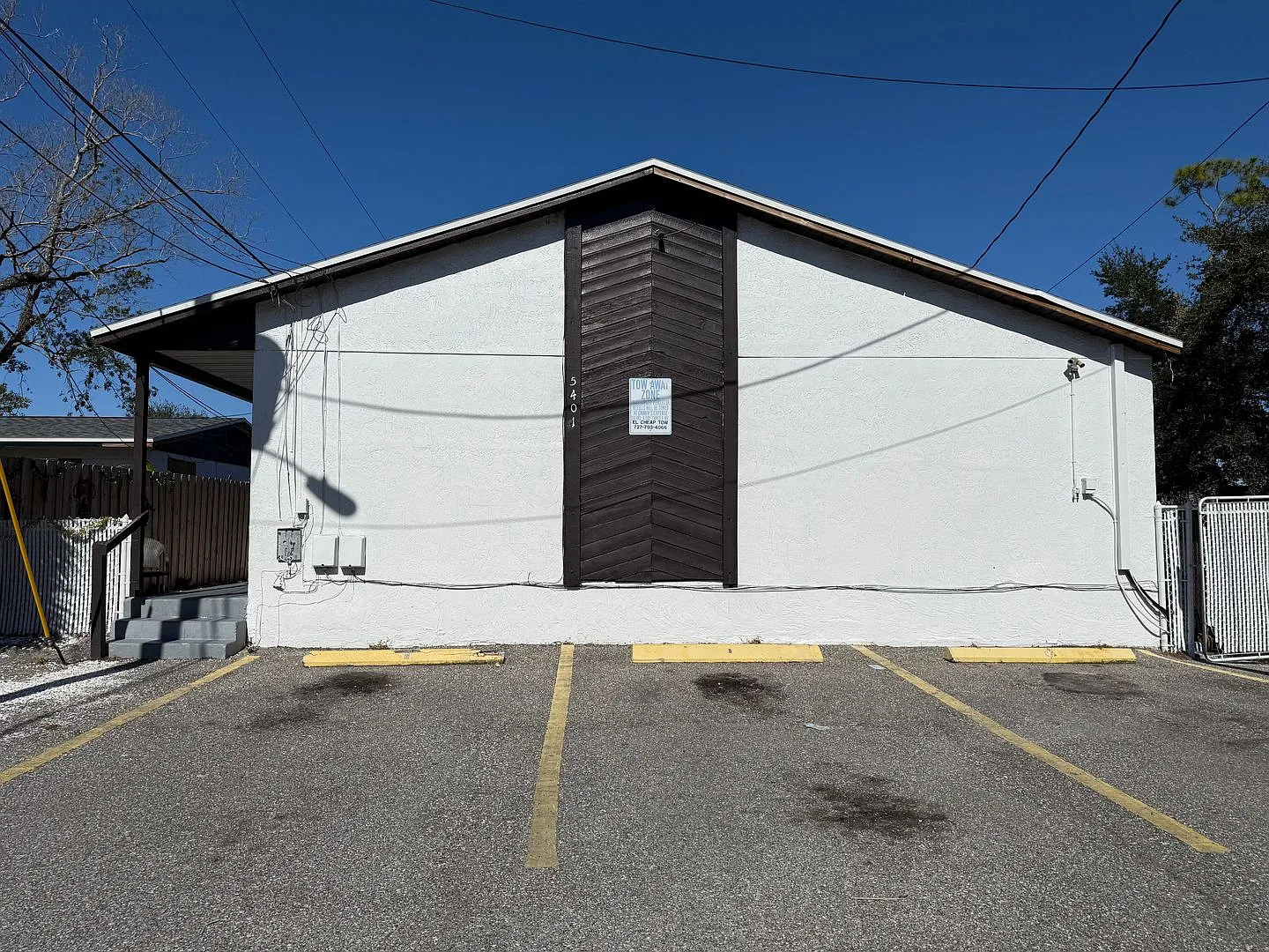 Available Now! - Renovated 2-Bedroom 2-Bath Apartment in Pinellas Park, FL — Photo 2