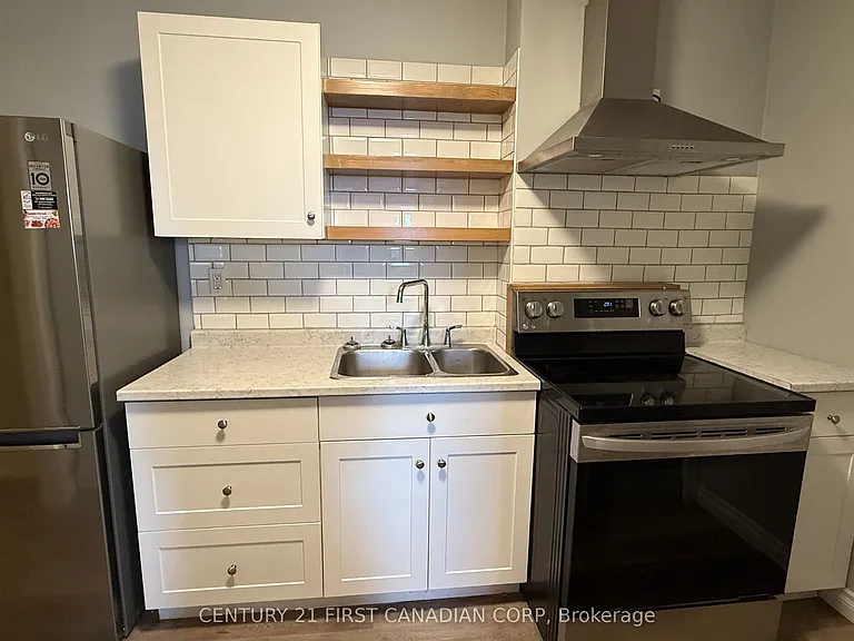 1072 Dundas St #3 — Photo 5