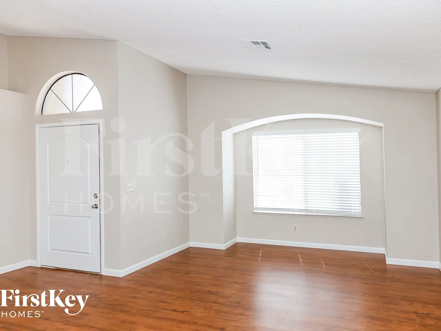 4 bed, 2.0 bath, 1628 sqft, $2,385 — Photo 4