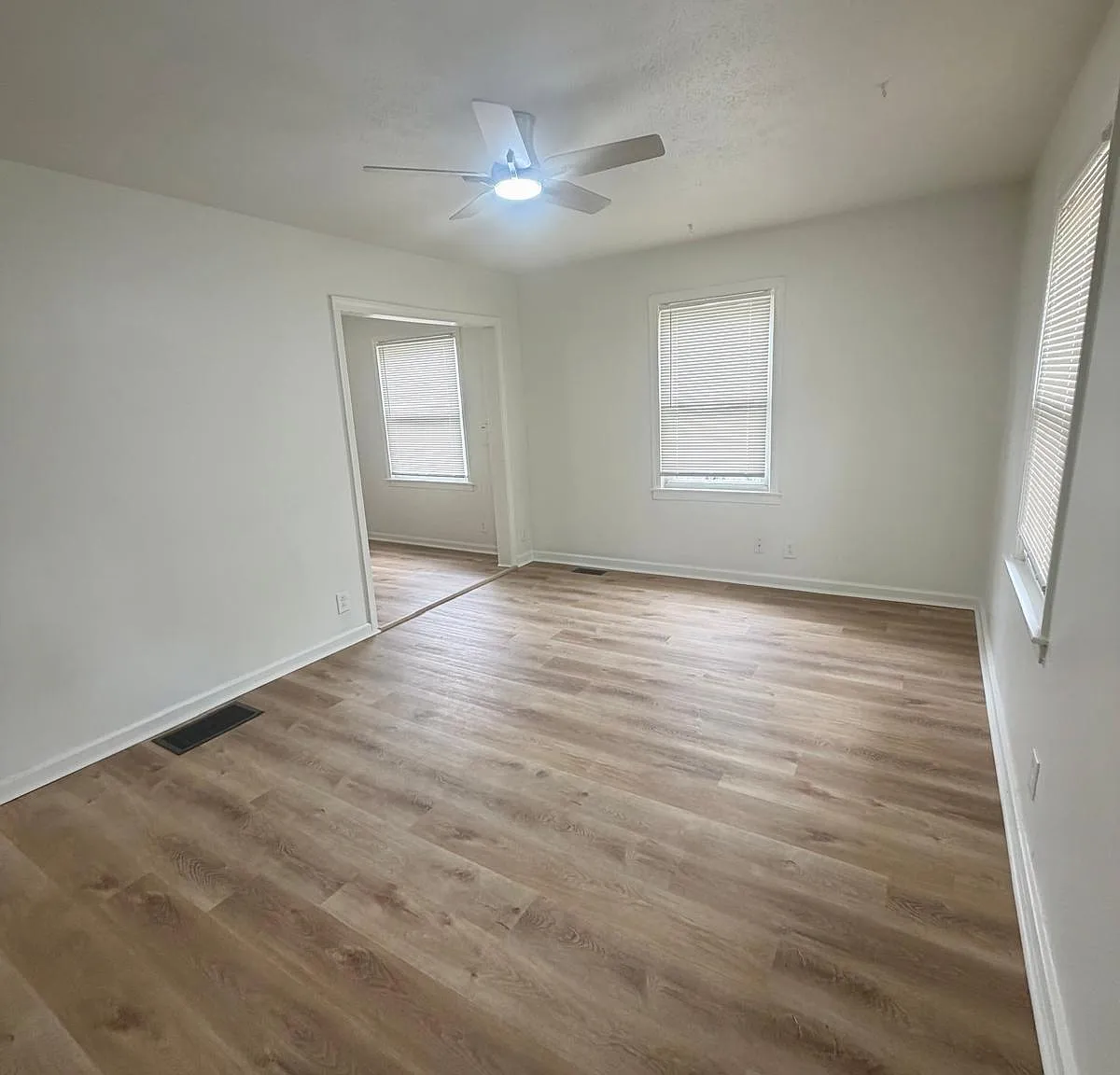 1016 Stanley Avenue - 1 — Photo 3