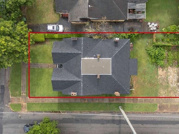 3rd image of 2241 Saint Charles Ave