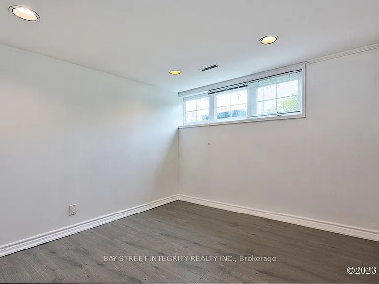 27 Heathview Ave #LOWER — Photo 13