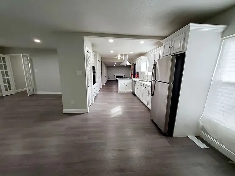 144 E Lincoln Rd — Photo 2